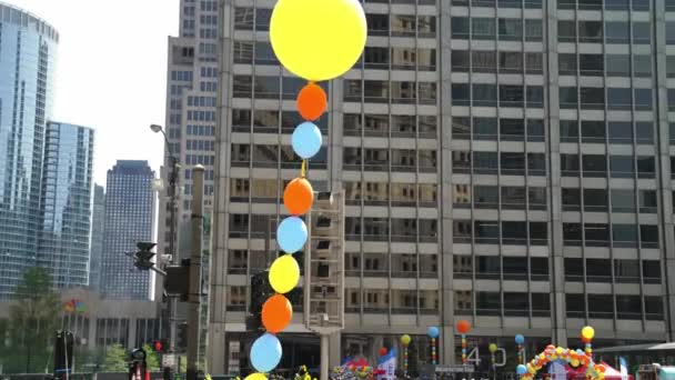 芝加哥 2021年8月5日 一个色彩艳丽的大气球和充气鸭装饰密歇根大道和先锋球场 开始一年一度的特殊奥运会伊利诺伊州达奇德比 — 图库视频影像