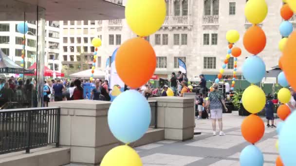 Chicago Elokuuta 2021 Luvun Pop Nation Esiintyy Pioneer Court Plazalla — kuvapankkivideo