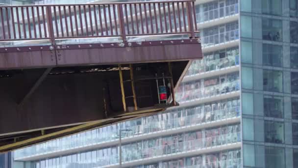 Columbus Drive Yakın Çekim Köprüsü Chicago Şehir Merkezindeki Nehrin Üzerindeki — Stok video