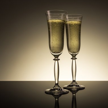 Yılbaşı gecesi için şampanya bardağı