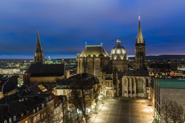 Geceleri Aachen Katedrali