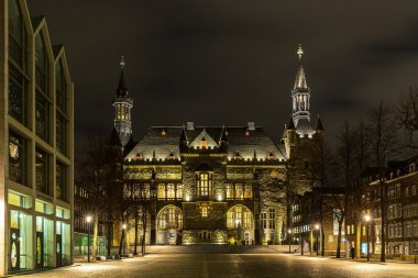 Güney cephe gece Aachen Belediye Binası