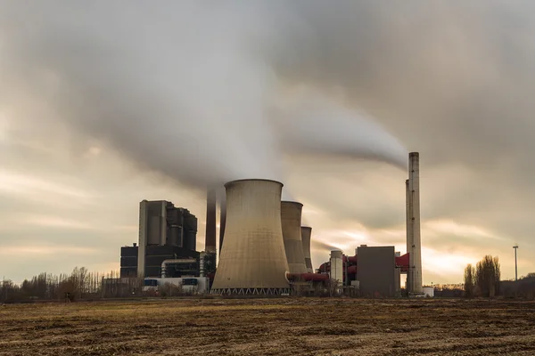 Centrale thermique au charbon pollution de la nature — Photo