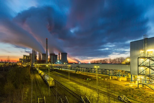 Lignite Power Plant al atardecer — Foto de Stock