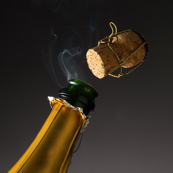 champagne with cork steam 
