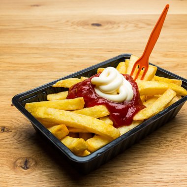 patates kızartması kırmızı - beyaz 