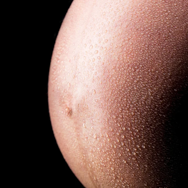 Detaljbild från en gravid mage med regn droppar — Stockfoto