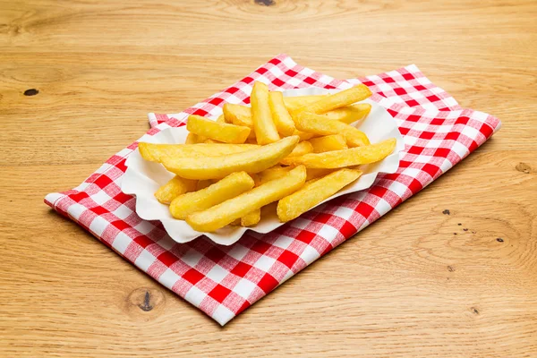 Tyska frites på en bordsduk — Stockfoto