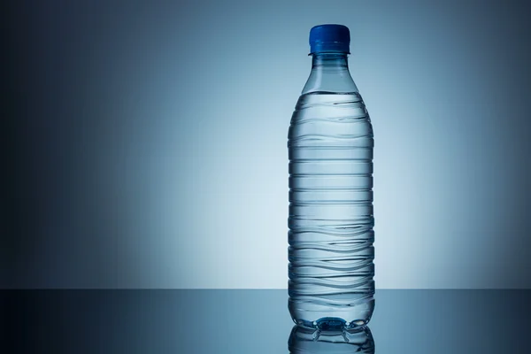 Flasche Mineralwasser — Stockfoto