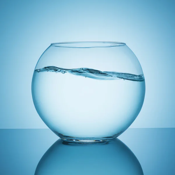 Fishbowl su dalgaları ile — Stok fotoğraf