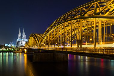 Hohenzollern köprü Köln Katedrali ile