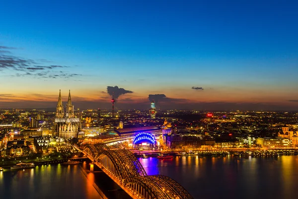 Cologne Cityscape malam — Stok Foto