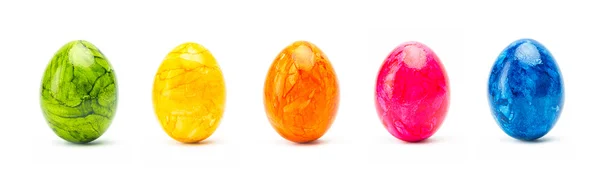 Ovos de páscoa coloridos em uma fileira — Fotografia de Stock