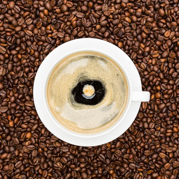 Frühstückskaffee auf Bohnen — Stockfoto