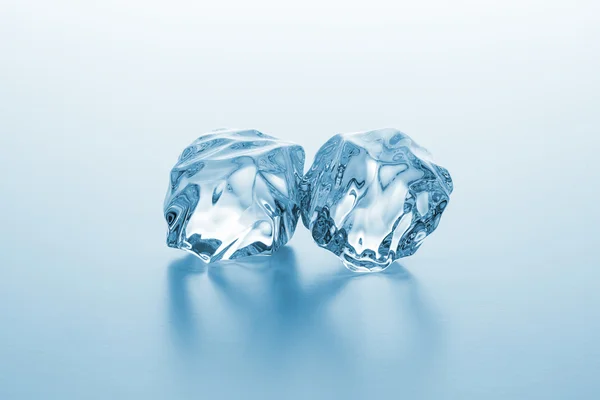 氷の 2 つのキューブ — ストック写真
