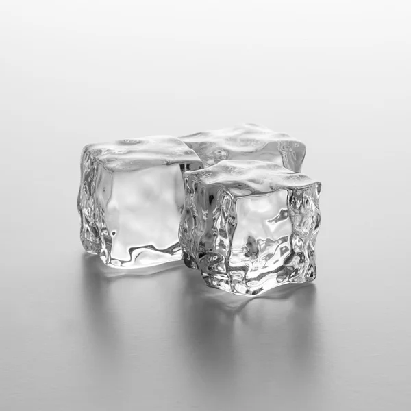 Cubos de gelo límpidos — Fotografia de Stock