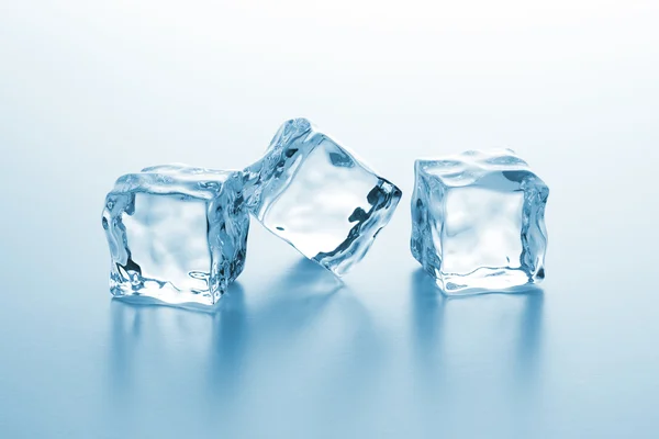 3 つのアイス キューブ — ストック写真