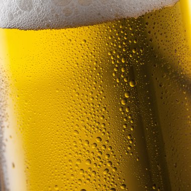 Soğuk bir bira cam yakın çekim