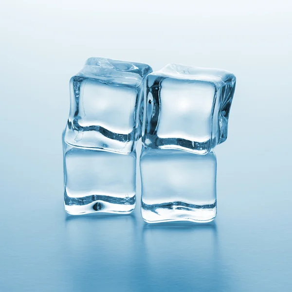 Quatro cubos de gelo — Fotografia de Stock
