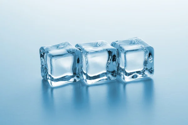 Ice cubes in a line — Stock Photo, Image