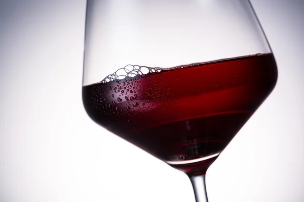 Cold red wine with dew drops — Stock Photo, Image