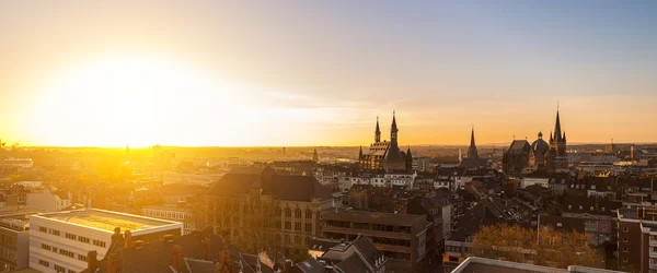 Solnedgång över aachen city — Stockfoto