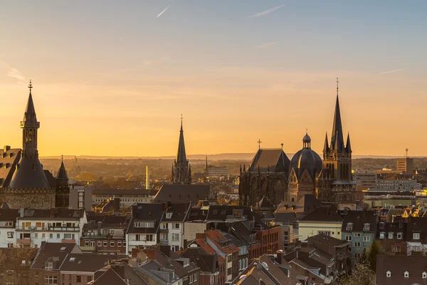 Aachens domkyrka i solnedgången ljus — Stockfoto