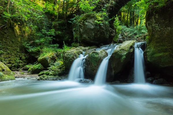 Waterfall with pond — Stock Photo, Image