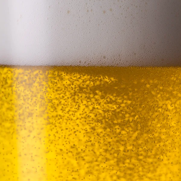 Pouring beer — Stock Photo, Image