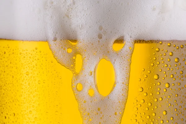 Cerveza desbordante —  Fotos de Stock