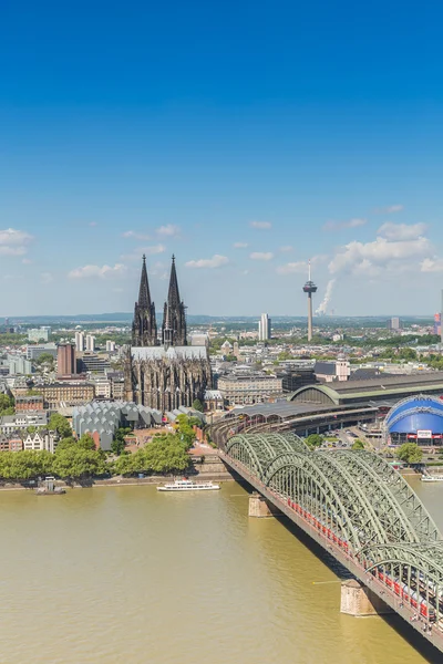 Catedral de Colonia y Puente Hohenzollern — Foto de Stock