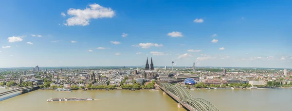 Panorama d'eau de Cologne au printemps — Photo