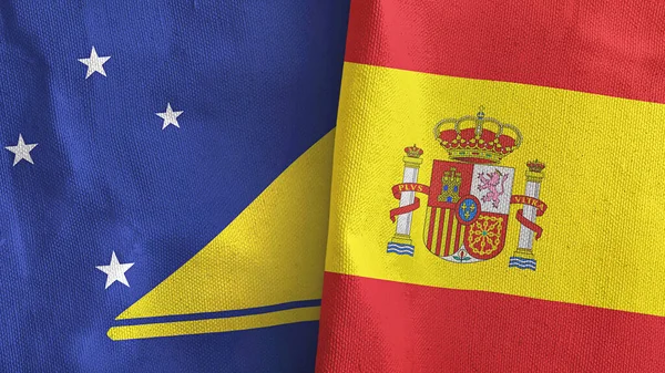 España y Tokelau dos banderas de tela textil 3D renderizado — Foto de Stock