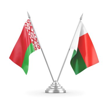 Madagaskar ve Belarus masa bayrakları beyaz 3D görüntüleme üzerinde izole 