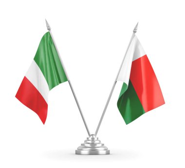 Madagaskar ve İtalya masa bayrakları beyaz 3D görüntüleme üzerinde izole edildi