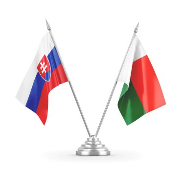 Madagaskar ve Slovakya masa bayrakları beyaz 3D görüntüleme üzerinde izole edildi