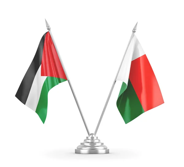 Banderas de mesa Madagascar y Palestina aisladas en renderizado 3D blanco —  Fotos de Stock