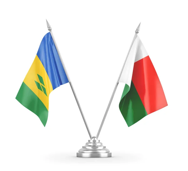 Madagascar y San Vicente y las Granadinas banderas de mesa aisladas en blanco — Foto de Stock