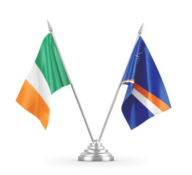 Marshall Adaları ve İrlanda masa bayrakları beyaz 3D görüntüleme üzerinde izole