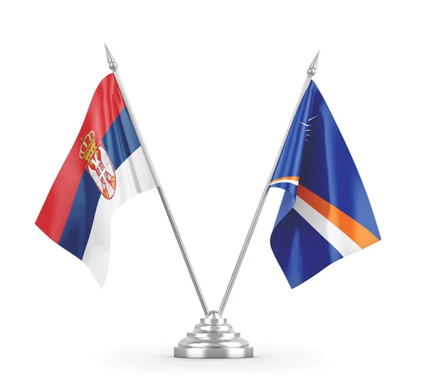 Banderas de mesa de las Islas Marshall y Serbia aisladas en renderizado 3D blanco — Foto de Stock