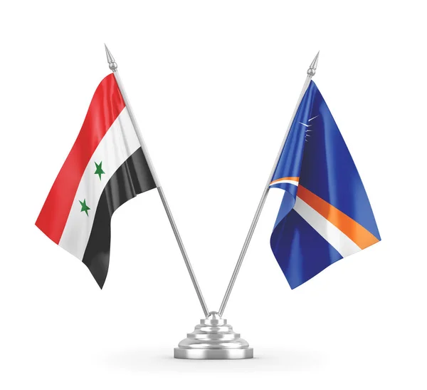 Banderas de mesa de las Islas Marshall y Siria aisladas en renderizado 3D blanco — Foto de Stock