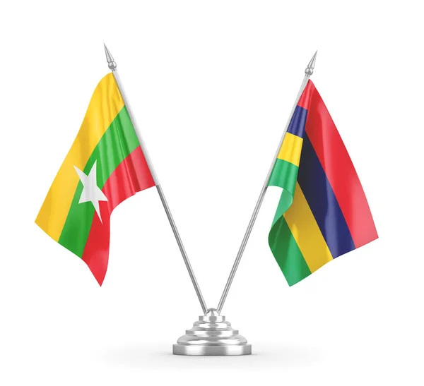 Mauritius en Myanmar tafelvlaggen geïsoleerd op witte 3D-weergave — Stockfoto