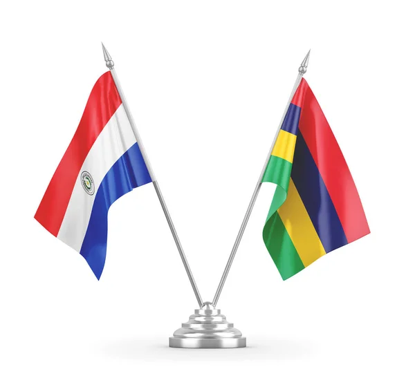 Bandiere da tavolo Mauritius e Paraguay isolate su rendering 3D bianco — Foto Stock