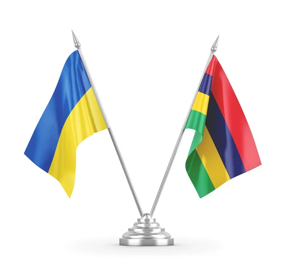 Mauritius en Oekraïne tafelvlaggen geïsoleerd op witte 3D rendering — Stockfoto