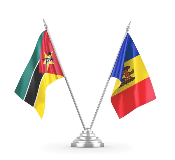 Μολδαβία και Μοζαμβίκη σημαίες τραπέζι απομονώνονται σε λευκό 3D απόδοση — Φωτογραφία Αρχείου