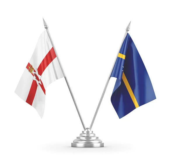 Bandeiras de mesa Nauru e Irlanda do Norte isoladas em renderização 3D branca — Fotografia de Stock