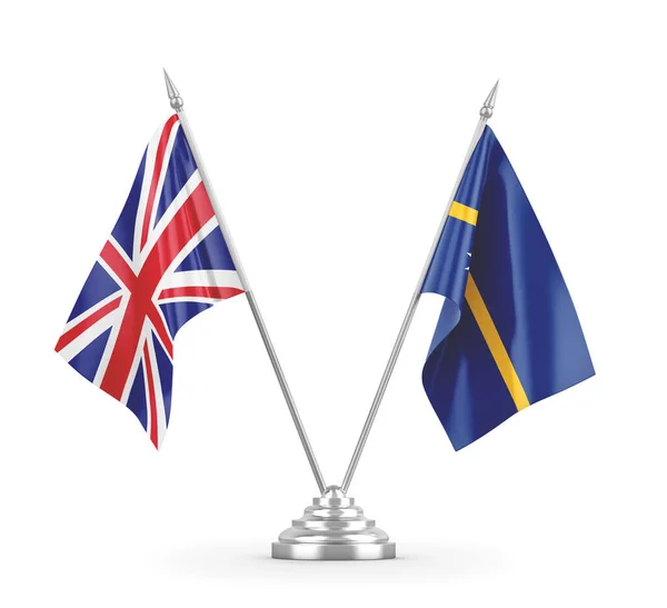 Bandeiras de mesa Nauru e Reino Unido isoladas em renderização 3D branca — Fotografia de Stock