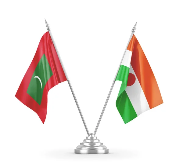 Banderas de mesa de Níger y Maldivas aisladas en renderizado 3D blanco — Foto de Stock