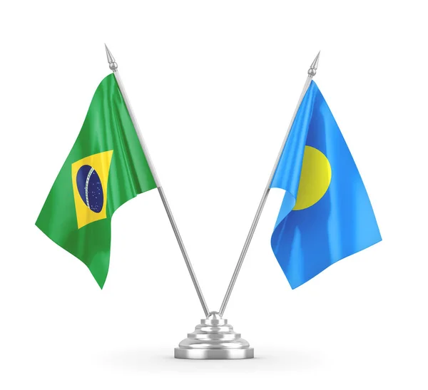 Palau och Brasilien bordsflaggor isolerade på vit 3D-rendering — Stockfoto
