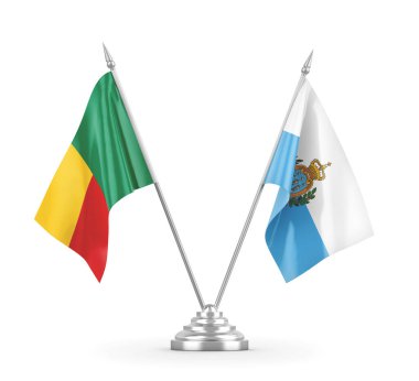 San Marino ve Benin masa bayrakları beyaz 3D görüntüleme üzerinde izole